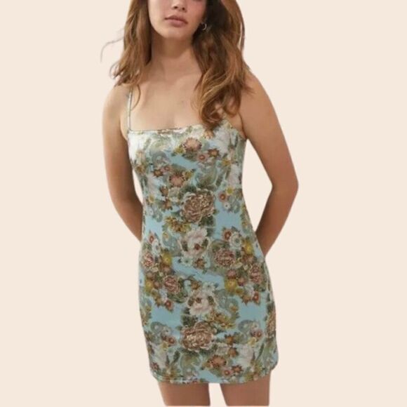 Urban Outfitters Sky Blue Fitted Floral Mini Dress Size Medium - Picture 1 of 15
